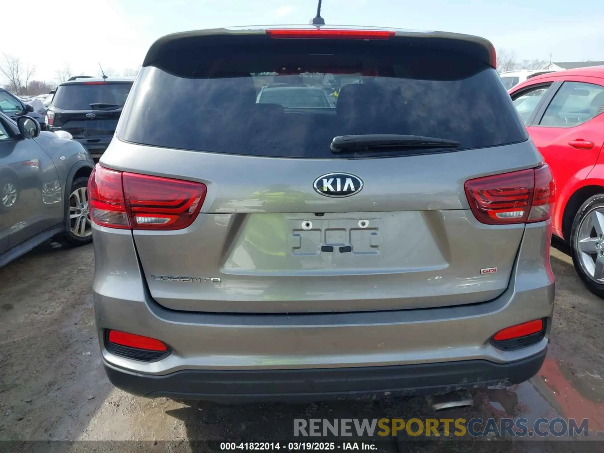 16 Photograph of a damaged car 5XYPG4A33KG476458 KIA SORENTO 2019