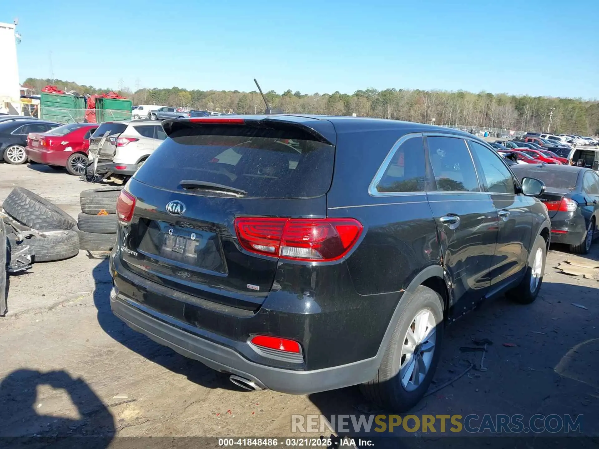4 Photograph of a damaged car 5XYPG4A33KG505893 KIA SORENTO 2019