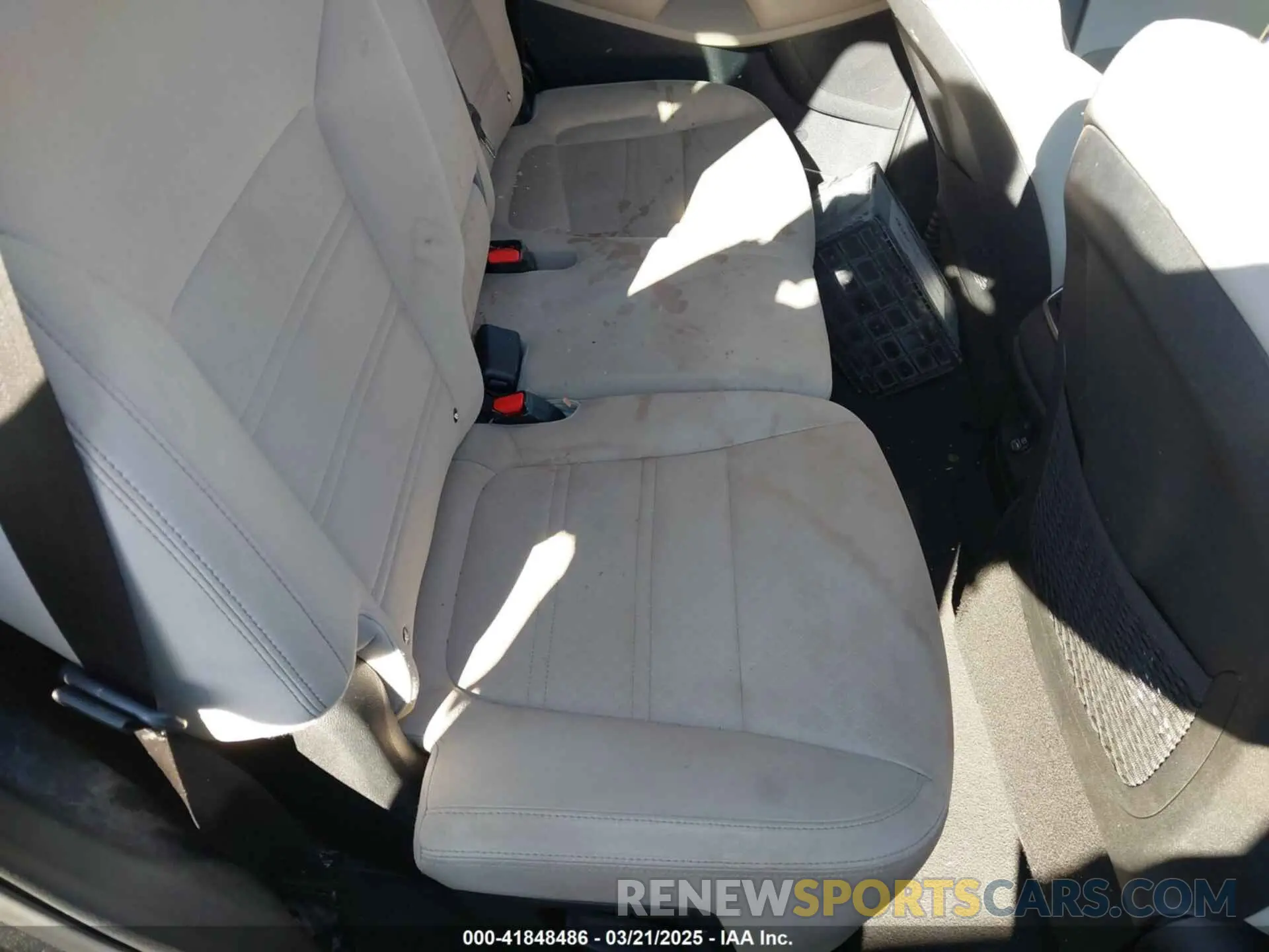 8 Photograph of a damaged car 5XYPG4A33KG505893 KIA SORENTO 2019