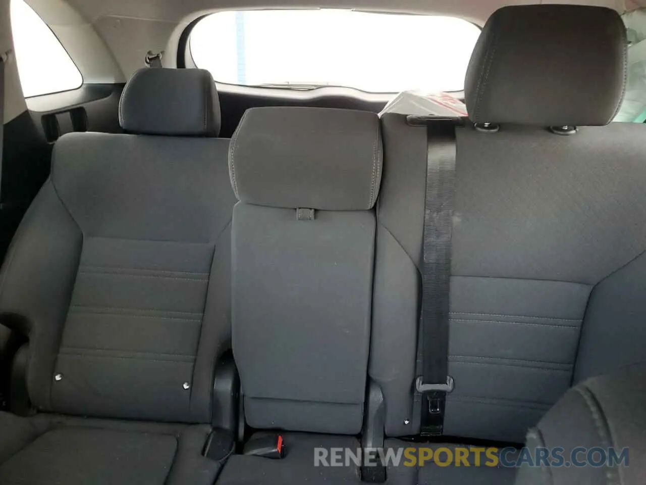 10 Photograph of a damaged car 5XYPG4A33KG509006 KIA SORENTO 2019