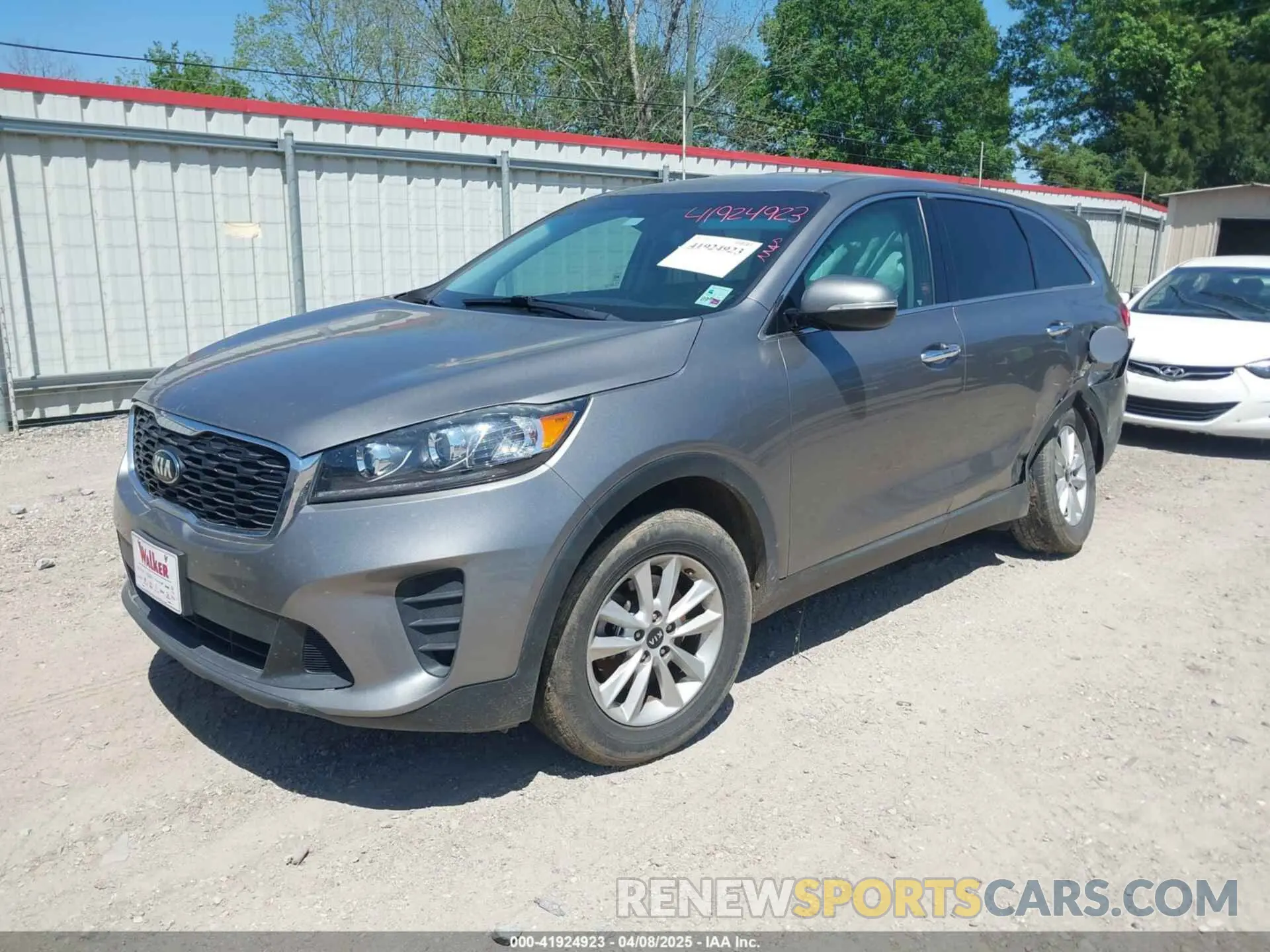2 Photograph of a damaged car 5XYPG4A33KG512634 KIA SORENTO 2019