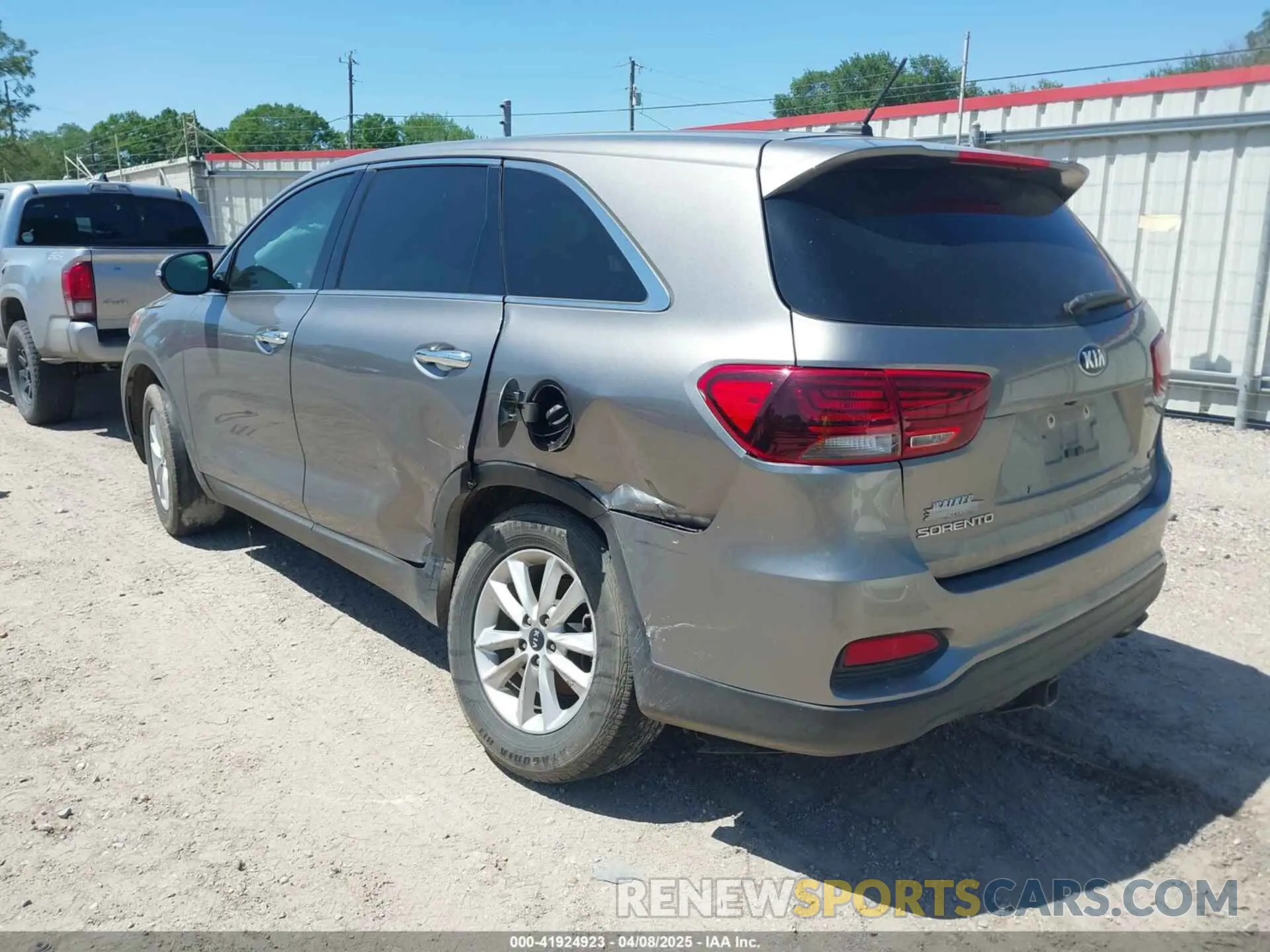 3 Photograph of a damaged car 5XYPG4A33KG512634 KIA SORENTO 2019