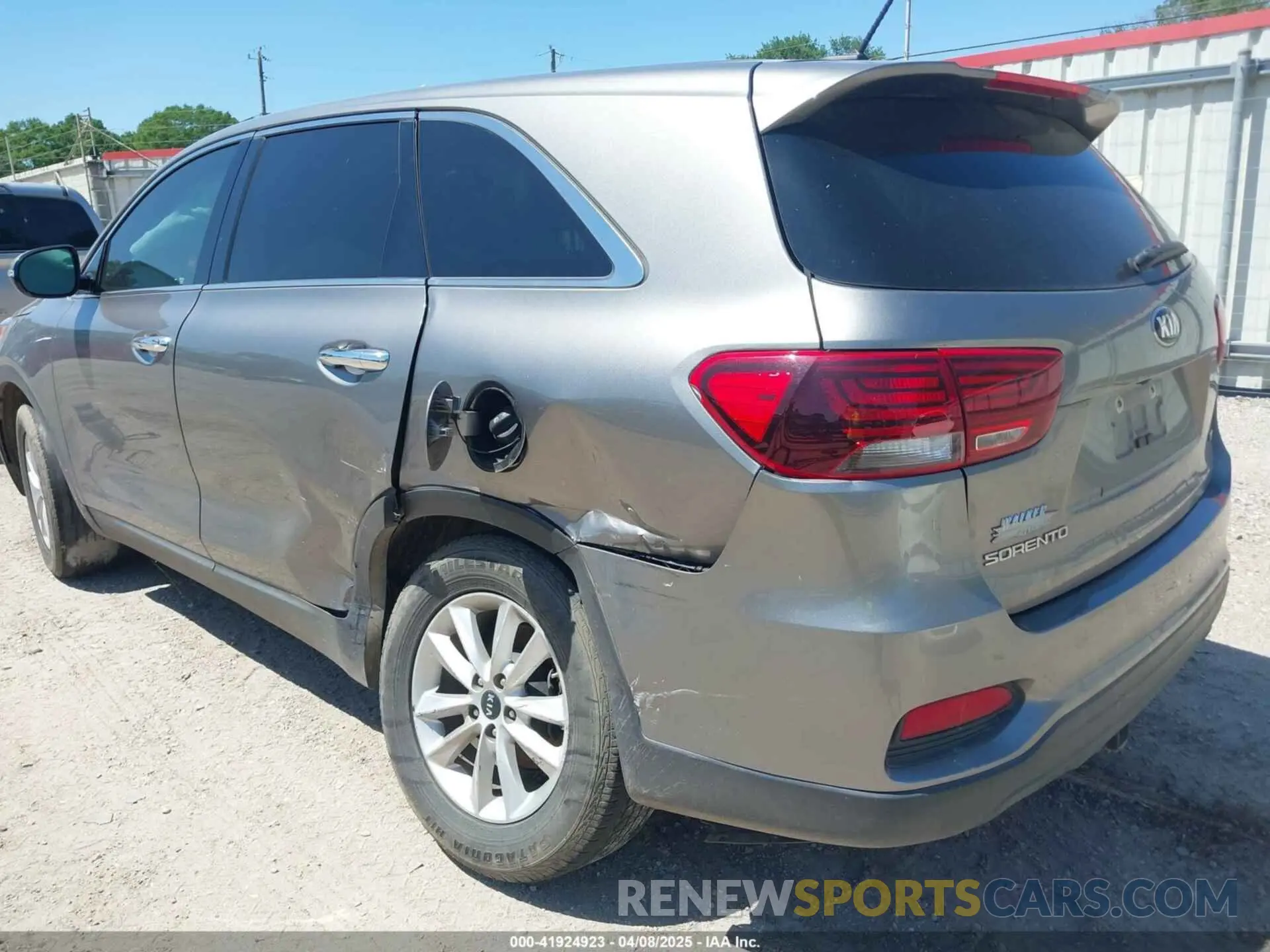 6 Photograph of a damaged car 5XYPG4A33KG512634 KIA SORENTO 2019