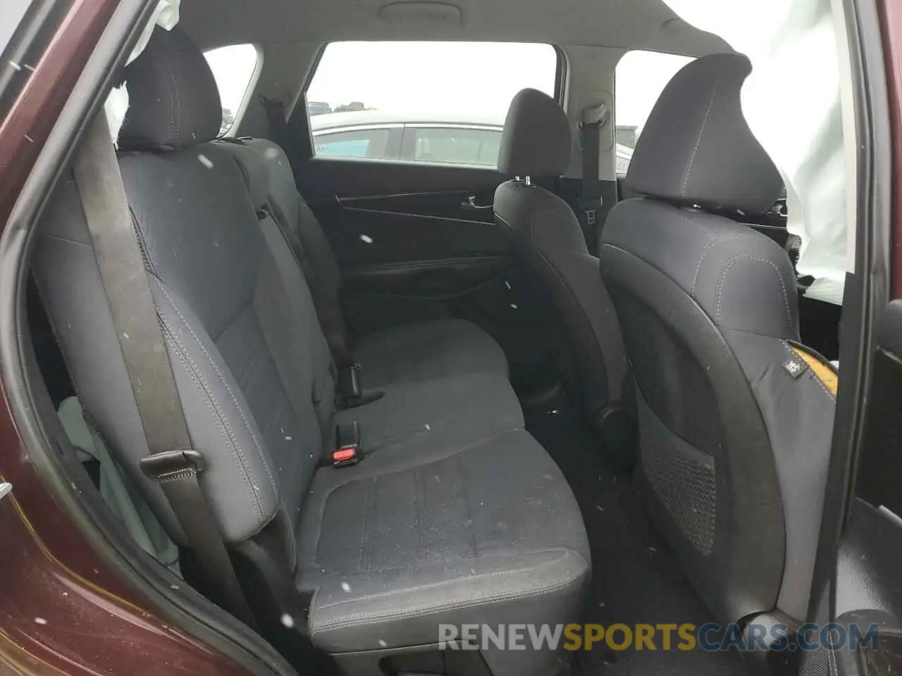 11 Photograph of a damaged car 5XYPG4A33KG523813 KIA SORENTO 2019