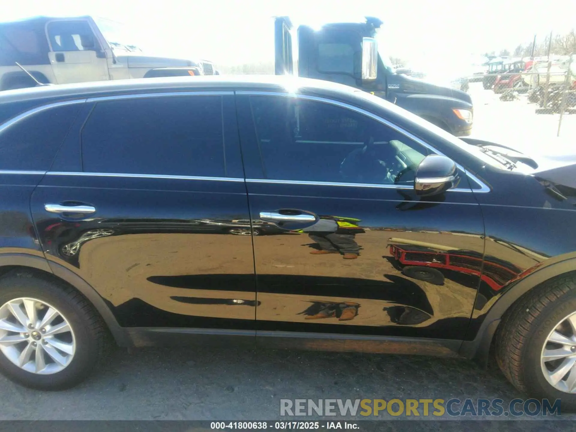 13 Photograph of a damaged car 5XYPG4A33KG538926 KIA SORENTO 2019