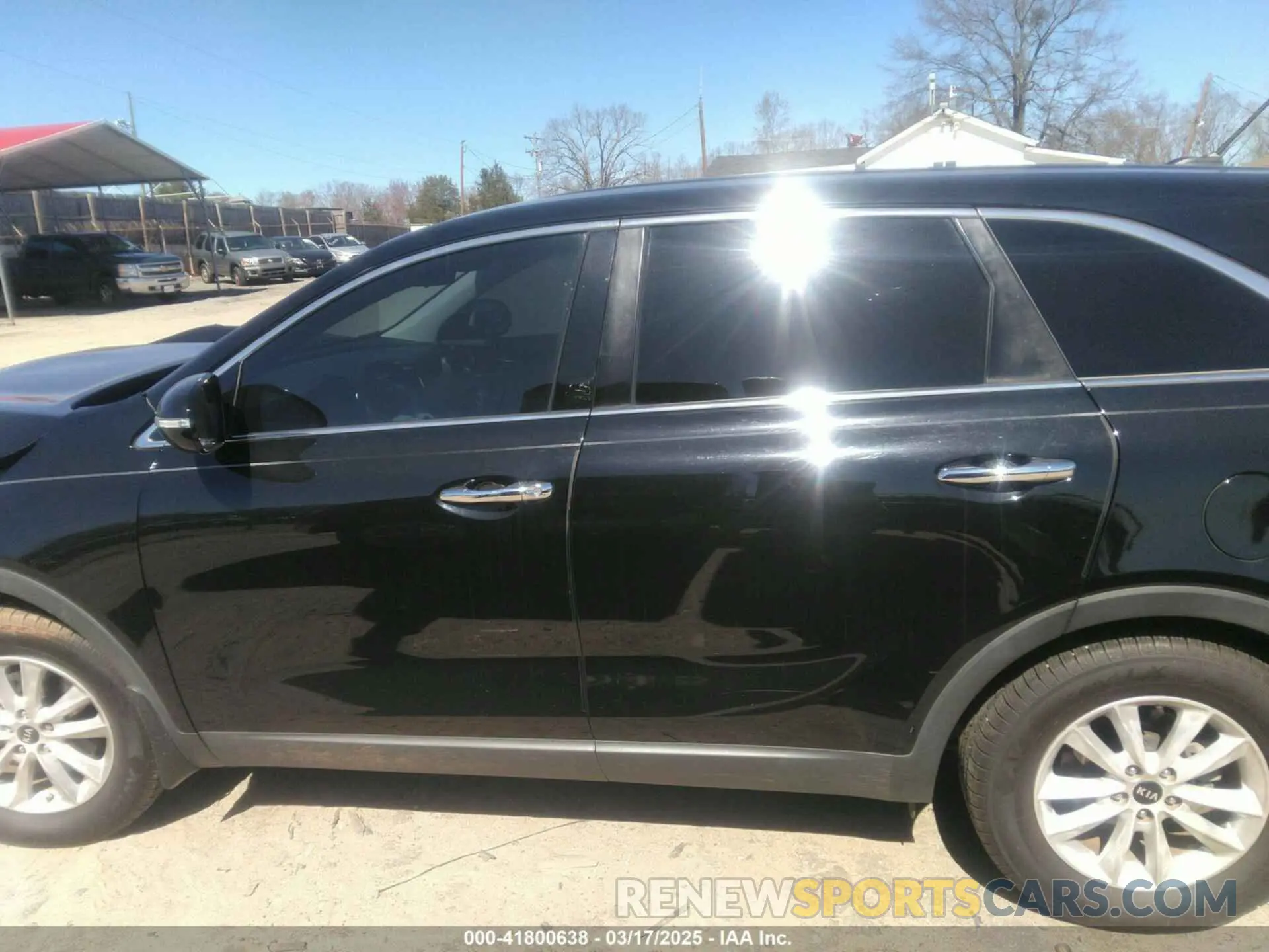 14 Photograph of a damaged car 5XYPG4A33KG538926 KIA SORENTO 2019