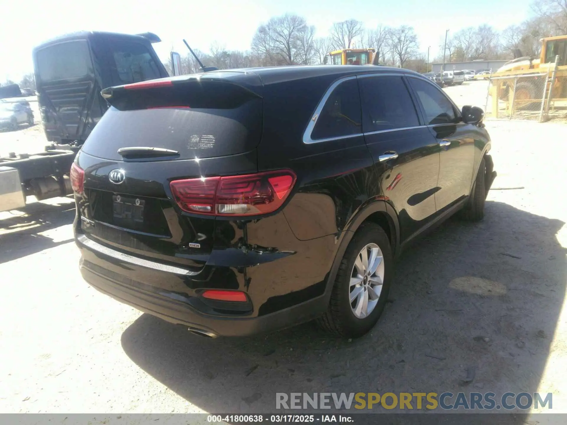 4 Photograph of a damaged car 5XYPG4A33KG538926 KIA SORENTO 2019
