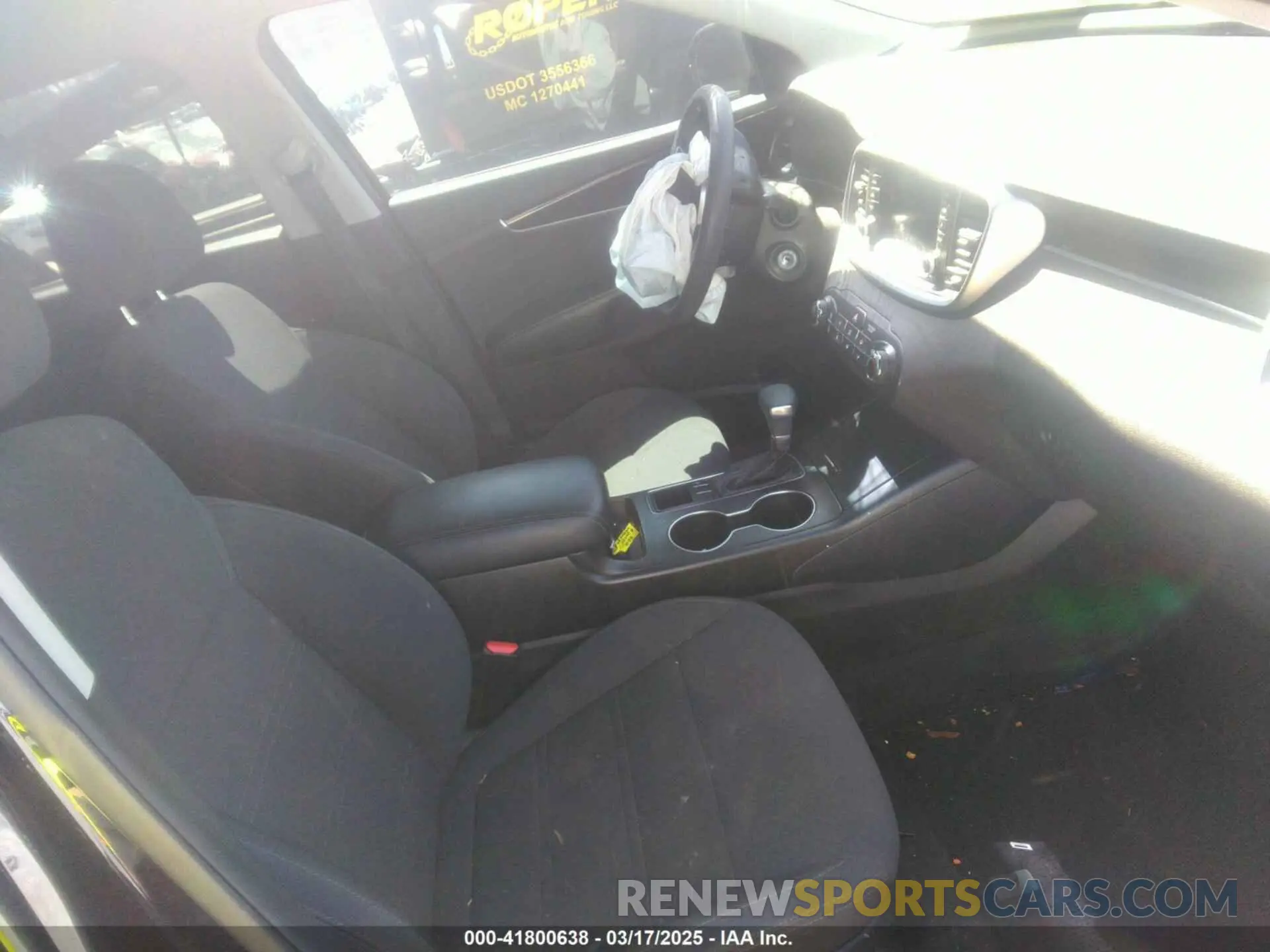 5 Photograph of a damaged car 5XYPG4A33KG538926 KIA SORENTO 2019