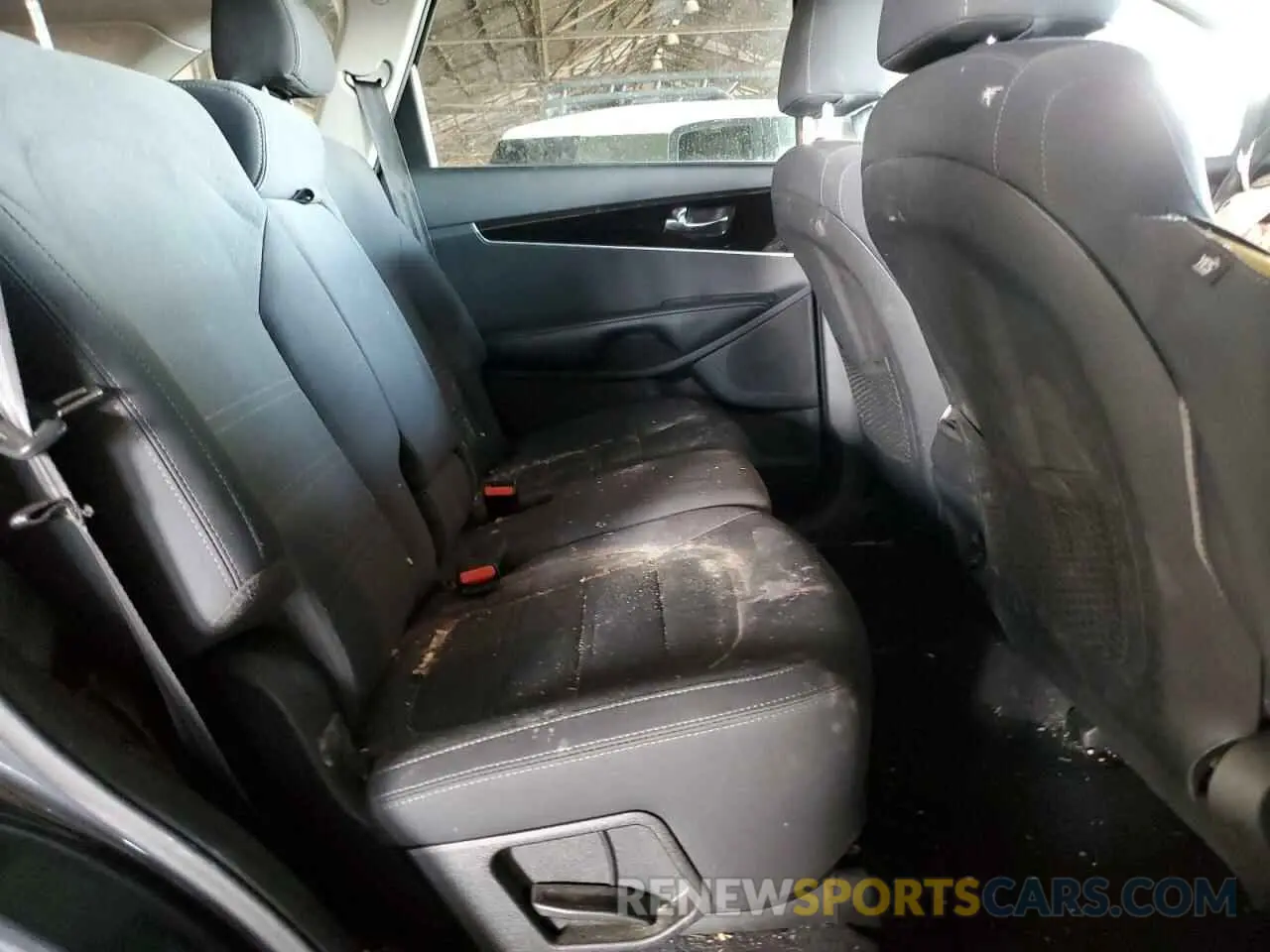 10 Photograph of a damaged car 5XYPG4A33KG541633 KIA SORENTO 2019