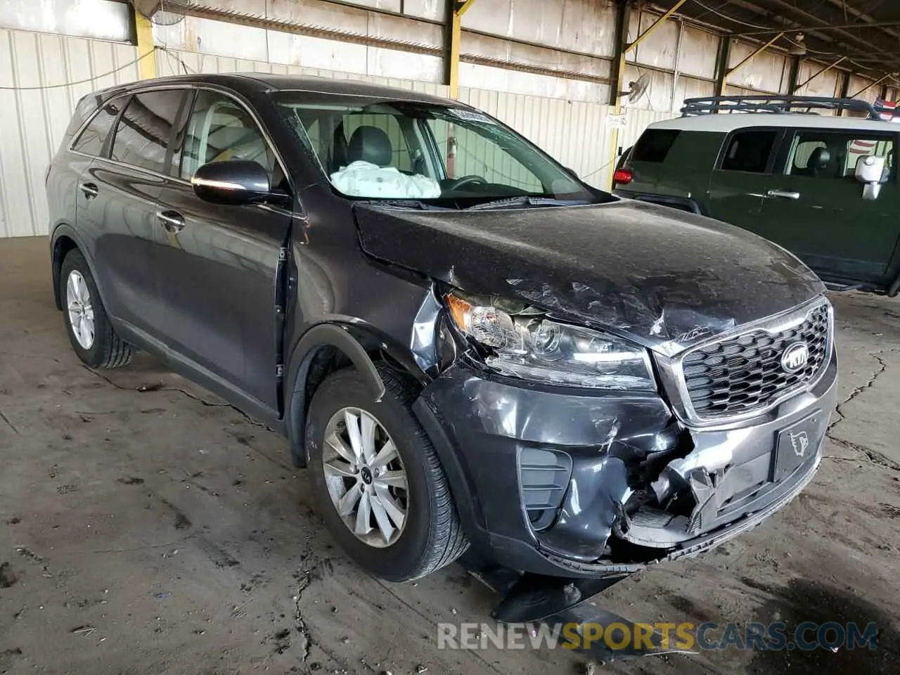 4 Photograph of a damaged car 5XYPG4A33KG541633 KIA SORENTO 2019