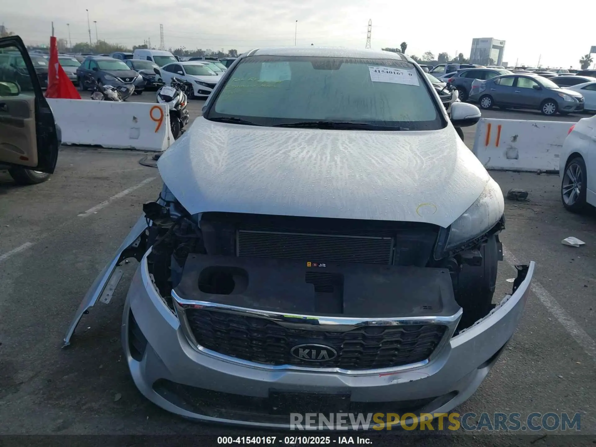 12 Photograph of a damaged car 5XYPG4A33KG575023 KIA SORENTO 2019