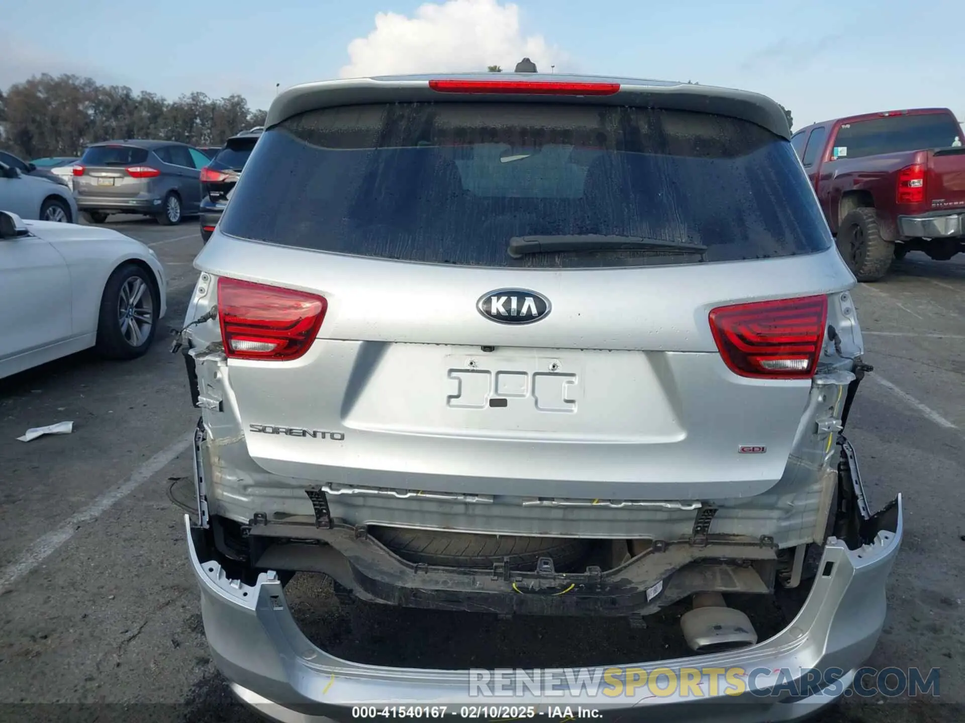 16 Photograph of a damaged car 5XYPG4A33KG575023 KIA SORENTO 2019