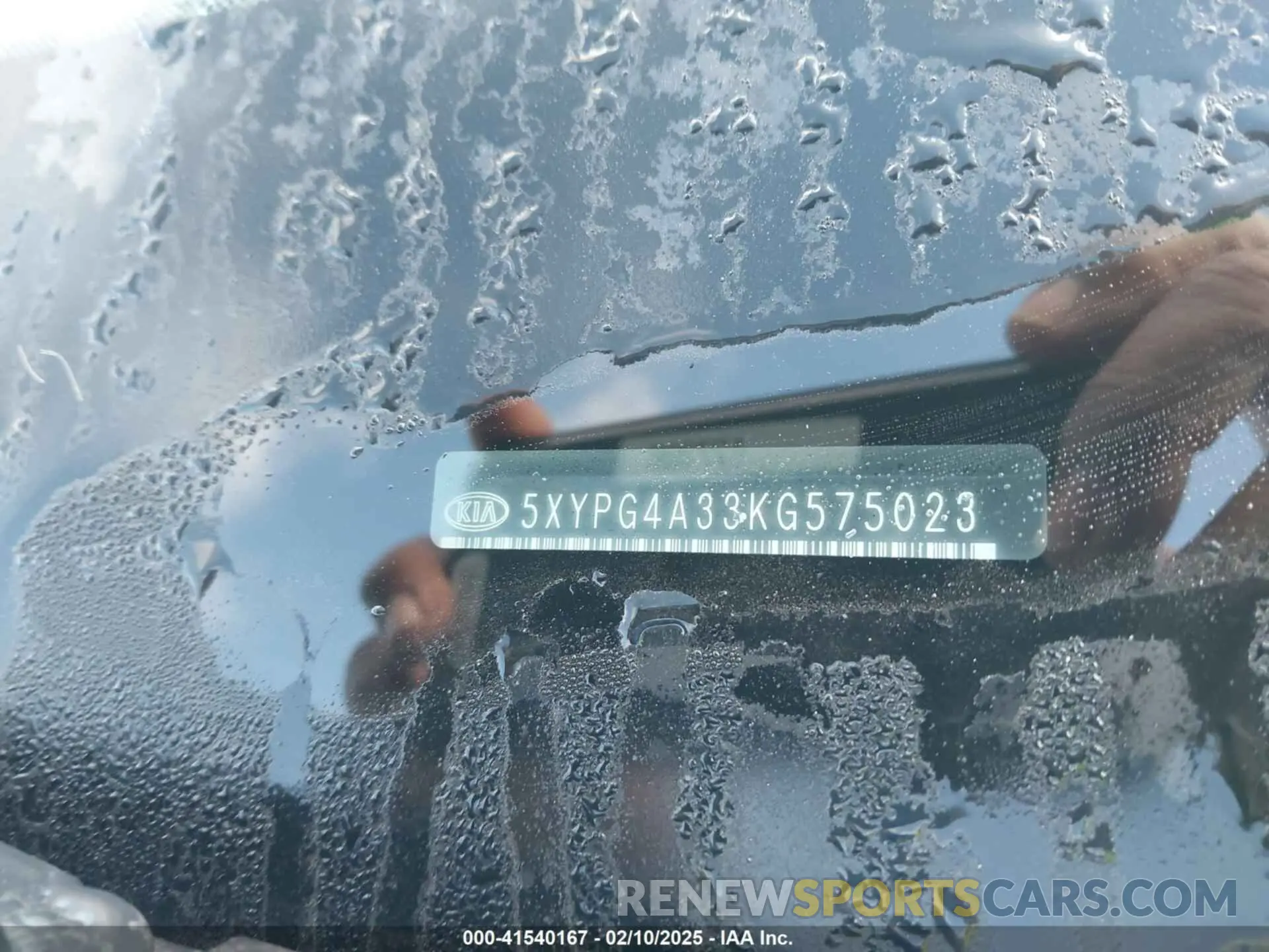9 Photograph of a damaged car 5XYPG4A33KG575023 KIA SORENTO 2019