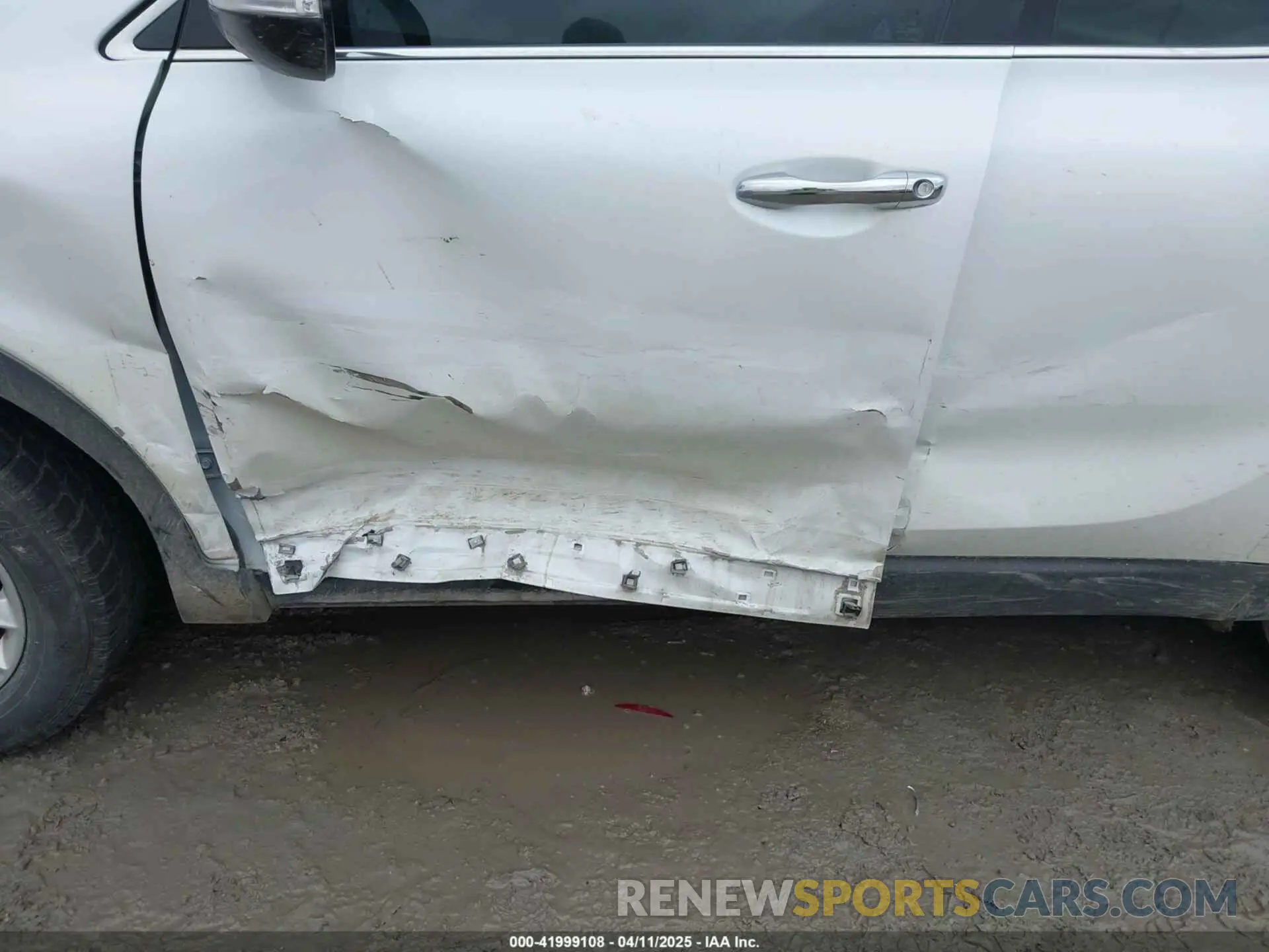 6 Photograph of a damaged car 5XYPG4A33KG575622 KIA SORENTO 2019