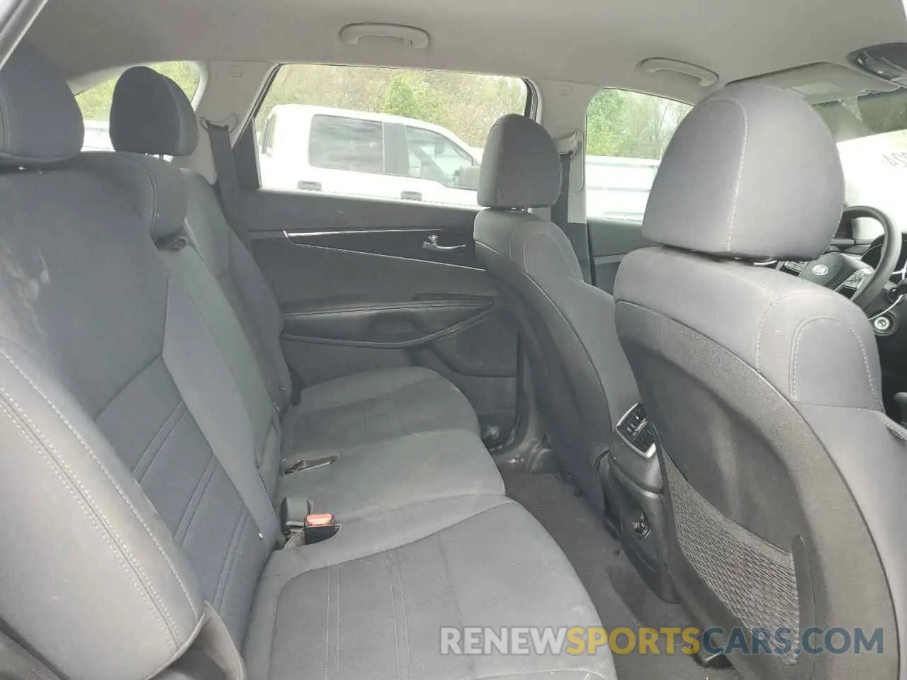 11 Photograph of a damaged car 5XYPG4A33KG579590 KIA SORENTO 2019