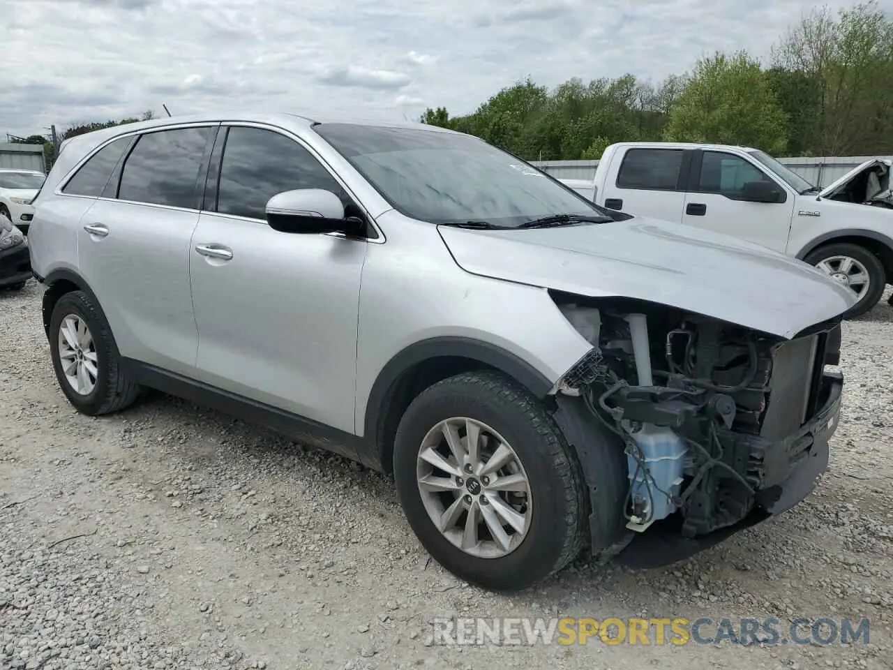 4 Photograph of a damaged car 5XYPG4A33KG579590 KIA SORENTO 2019