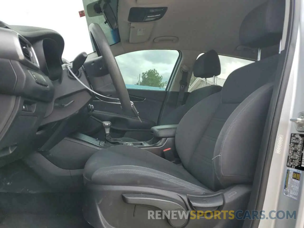 7 Photograph of a damaged car 5XYPG4A33KG579590 KIA SORENTO 2019