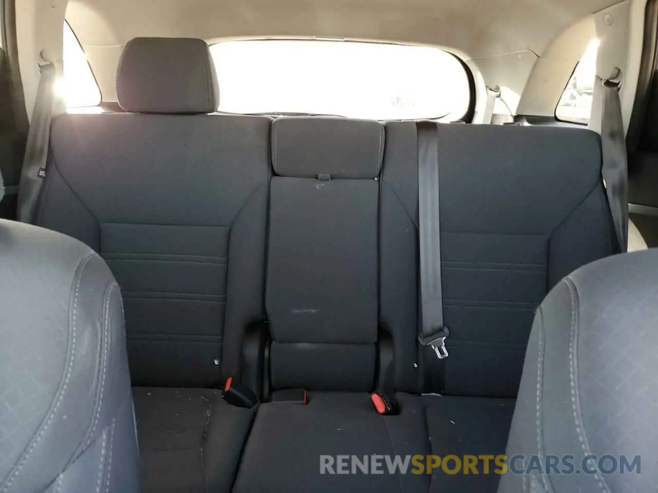 10 Photograph of a damaged car 5XYPG4A33KG579962 KIA SORENTO 2019