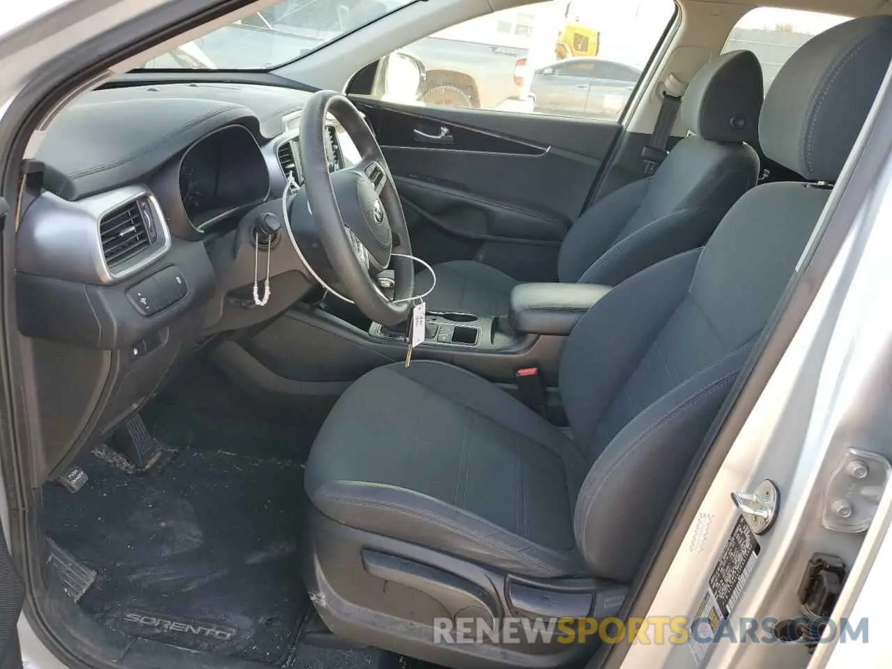 7 Photograph of a damaged car 5XYPG4A33KG579962 KIA SORENTO 2019