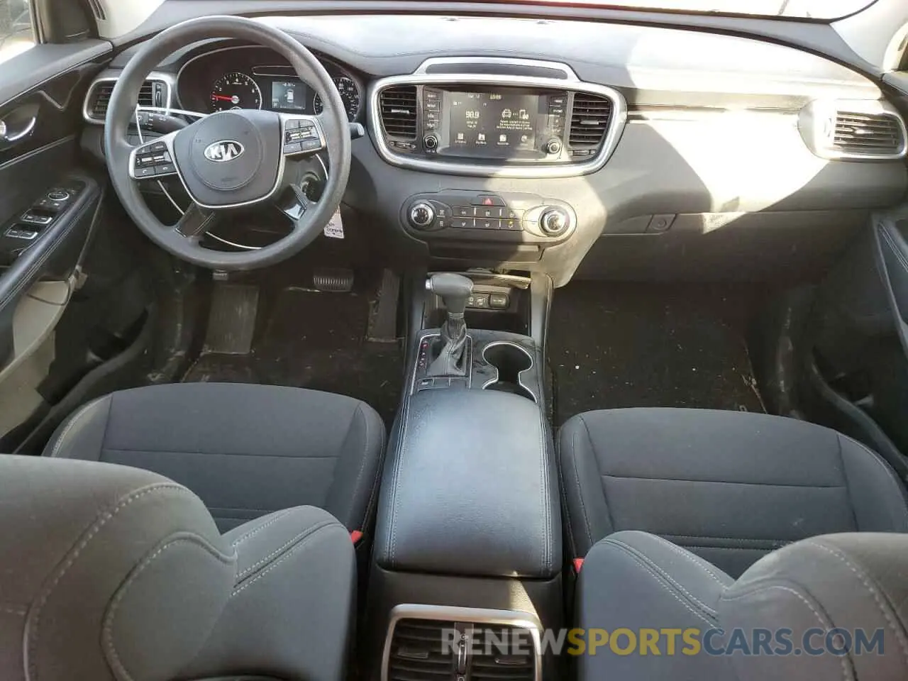 8 Photograph of a damaged car 5XYPG4A33KG579962 KIA SORENTO 2019