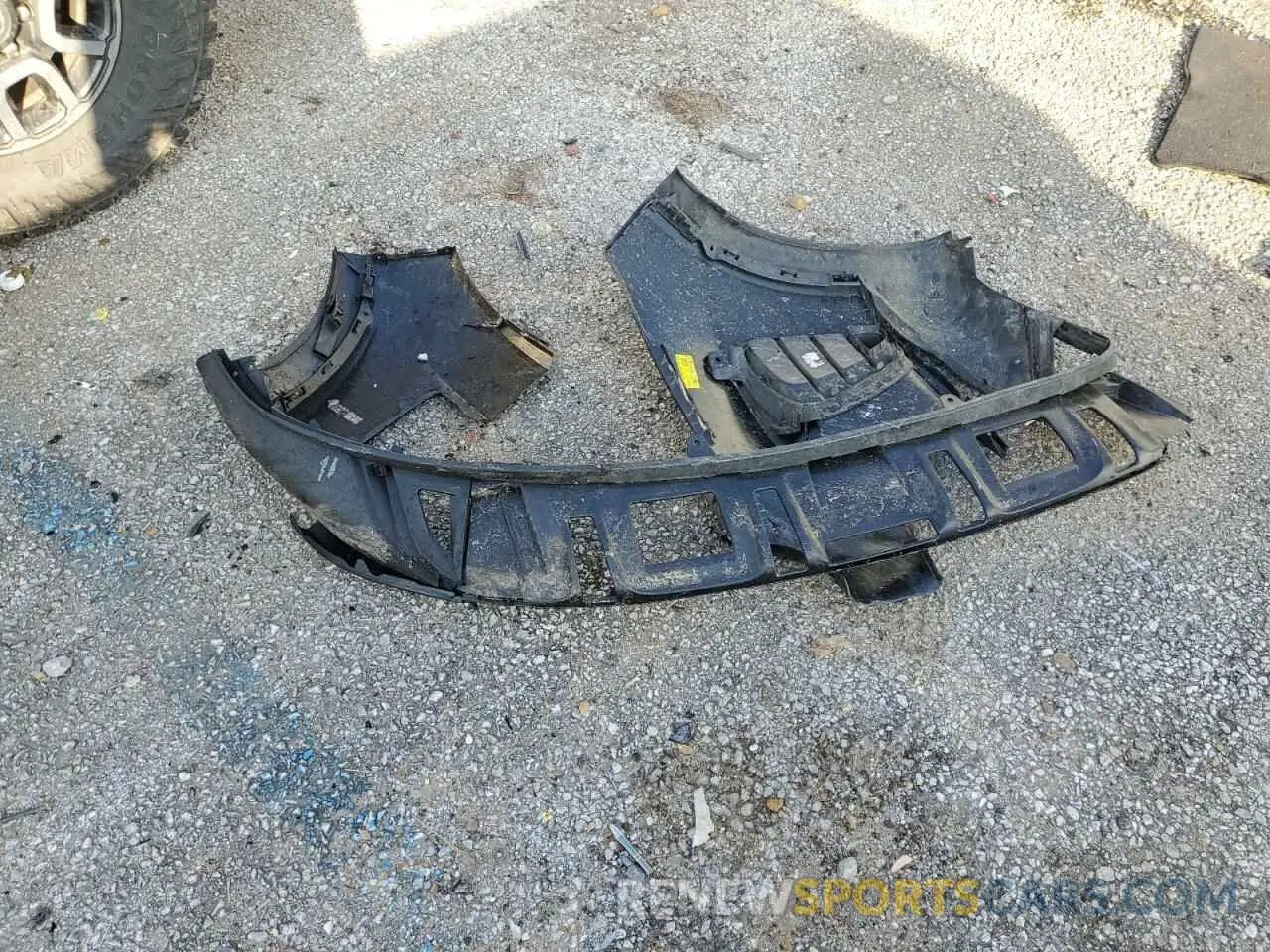 14 Photograph of a damaged car 5XYPG4A33KG580626 KIA SORENTO 2019