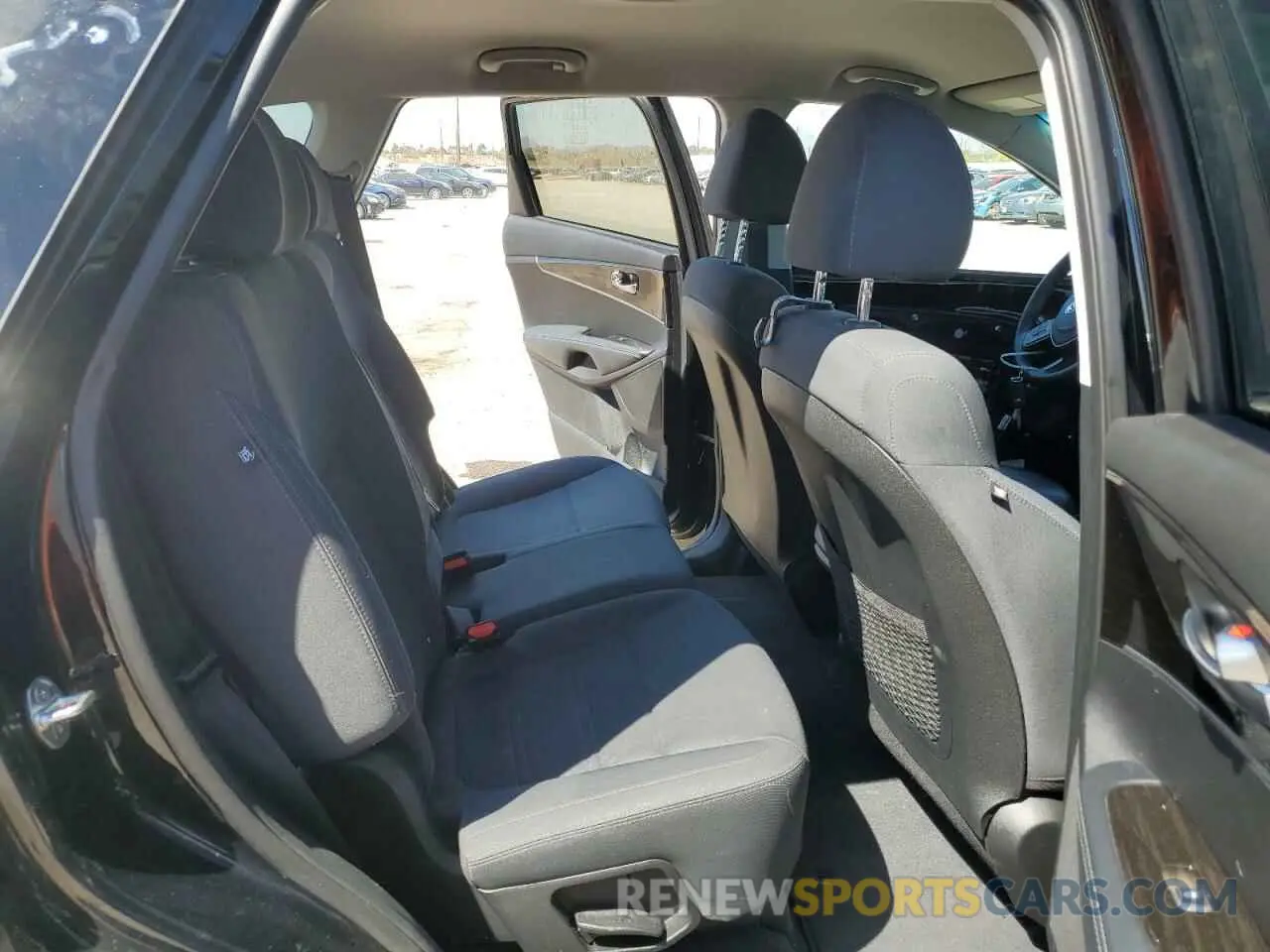 10 Photograph of a damaged car 5XYPG4A33KG582537 KIA SORENTO 2019