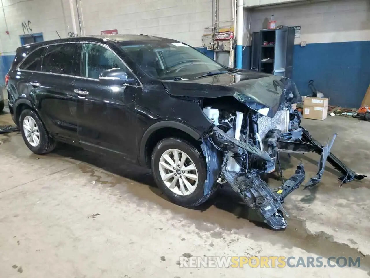 4 Photograph of a damaged car 5XYPG4A33KG592372 KIA SORENTO 2019