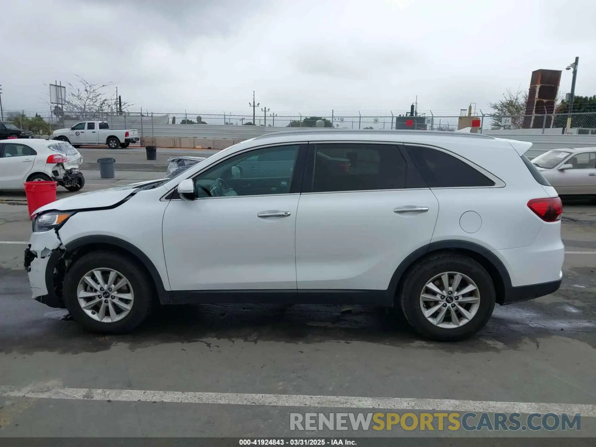 14 Photograph of a damaged car 5XYPG4A34KG465212 KIA SORENTO 2019
