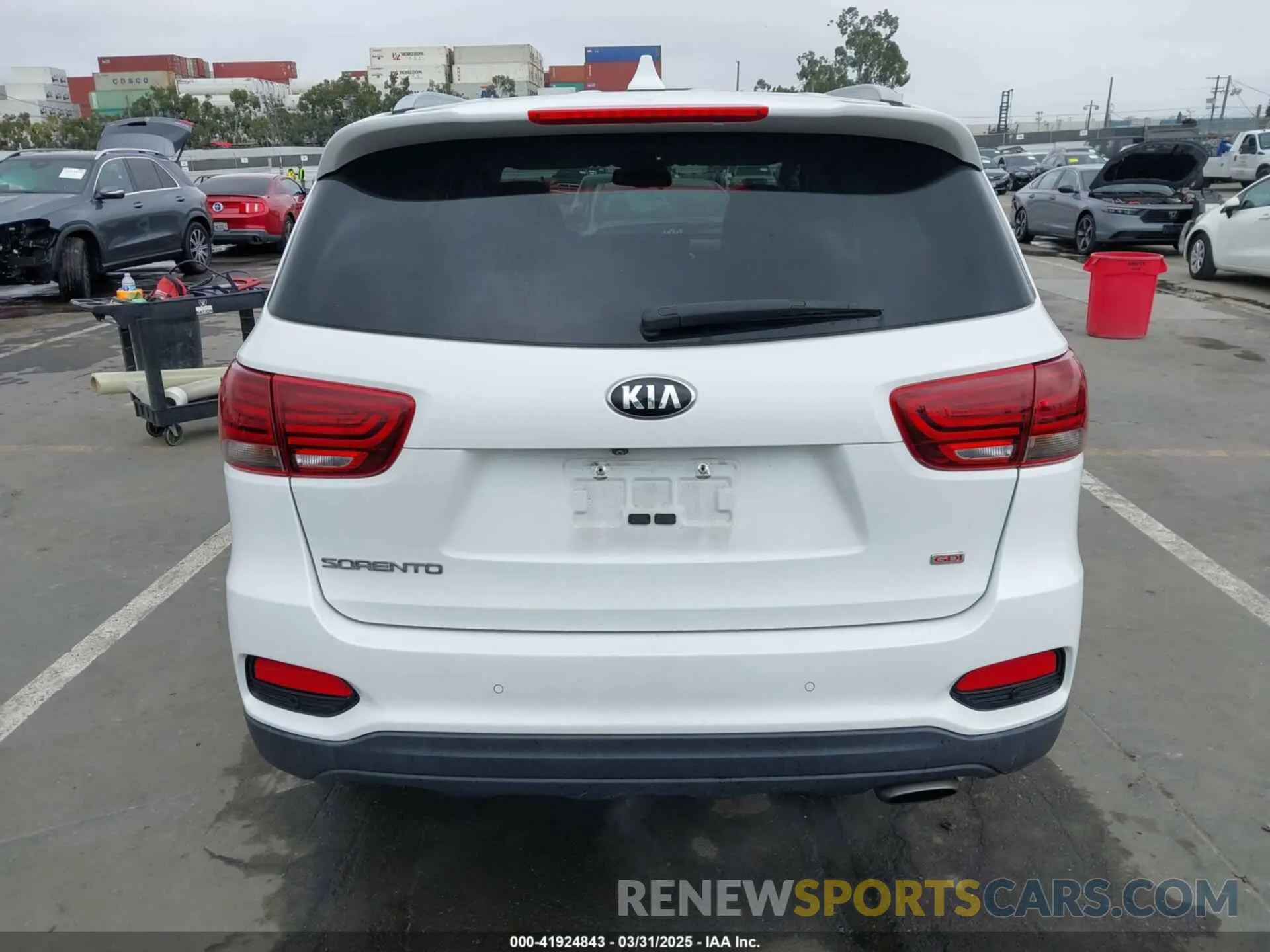 16 Photograph of a damaged car 5XYPG4A34KG465212 KIA SORENTO 2019