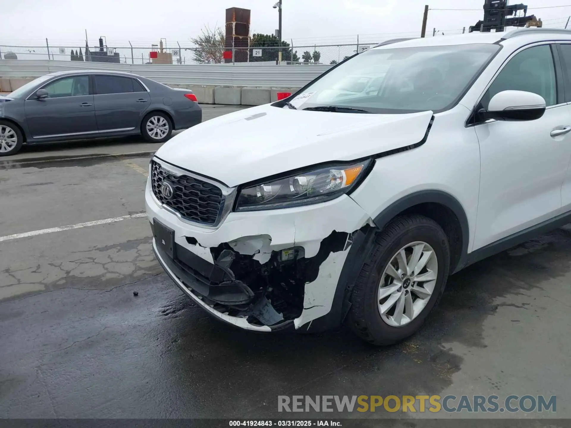 6 Photograph of a damaged car 5XYPG4A34KG465212 KIA SORENTO 2019