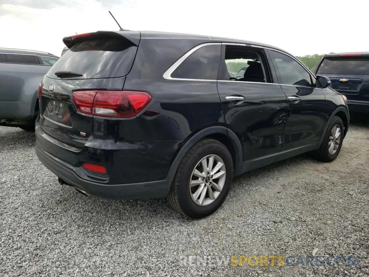 3 Photograph of a damaged car 5XYPG4A34KG500069 KIA SORENTO 2019