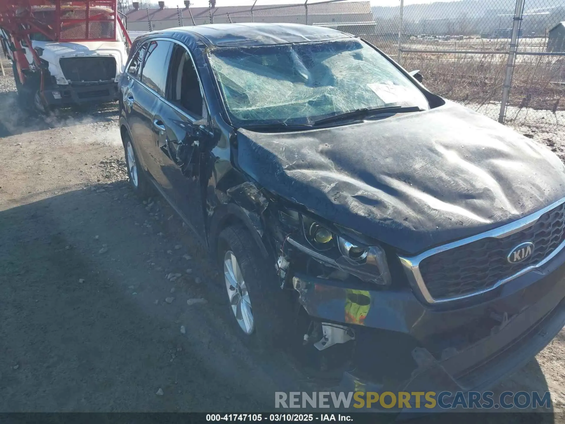 17 Photograph of a damaged car 5XYPG4A34KG509144 KIA SORENTO 2019