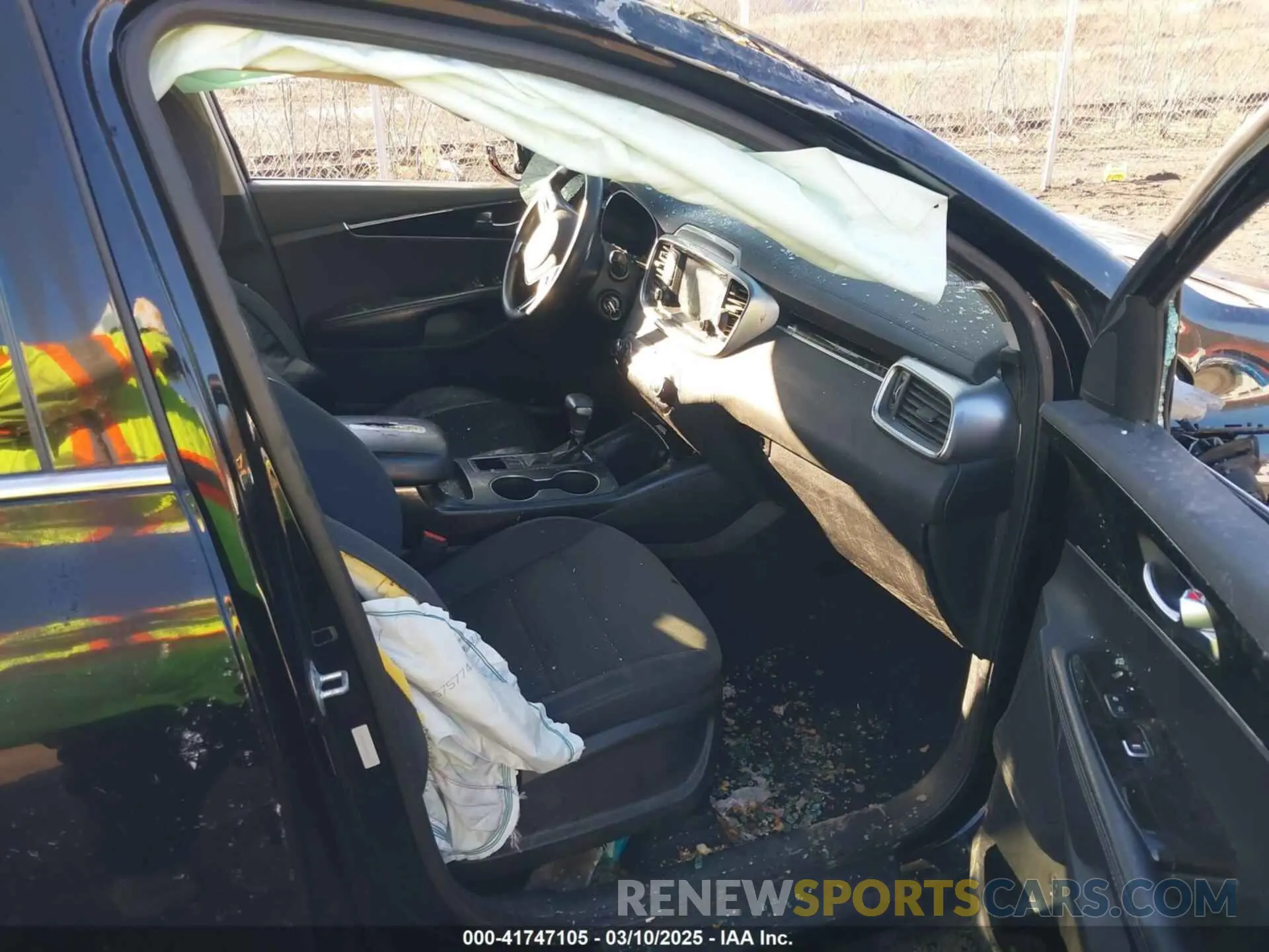 5 Photograph of a damaged car 5XYPG4A34KG509144 KIA SORENTO 2019