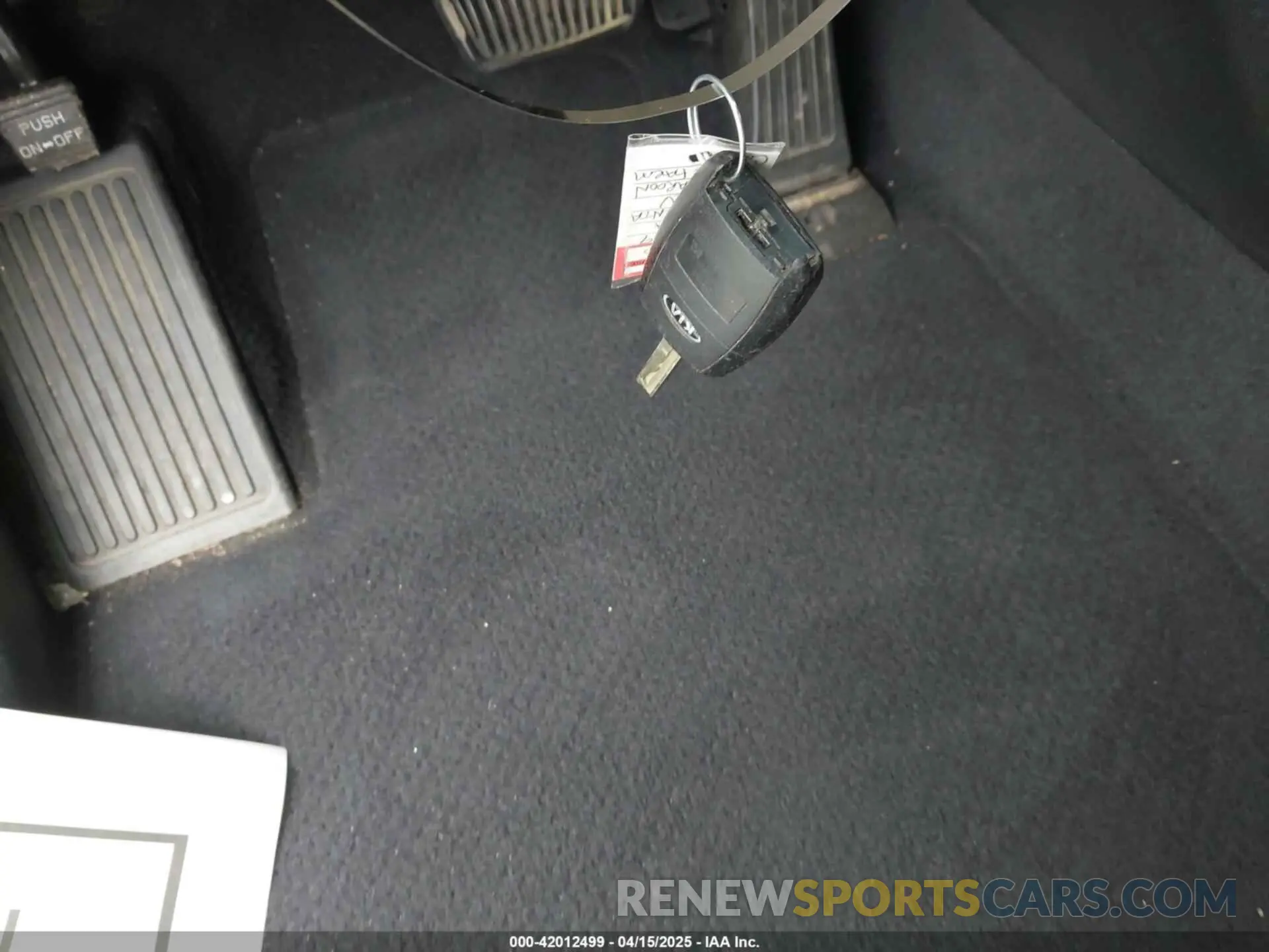 11 Photograph of a damaged car 5XYPG4A34KG510570 KIA SORENTO 2019