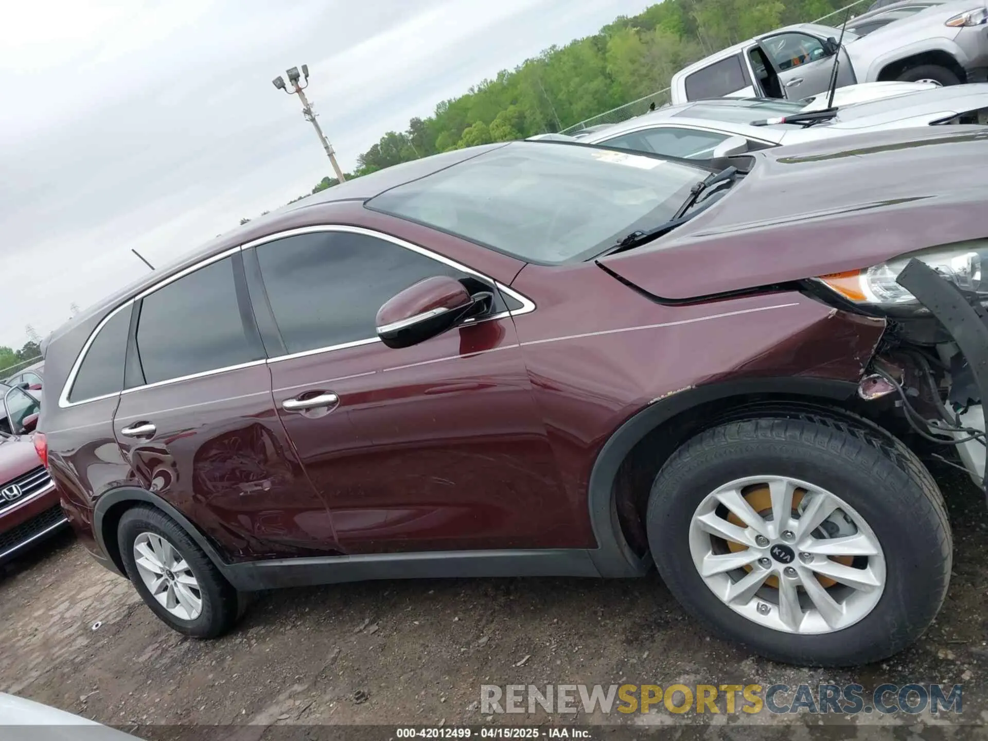 13 Photograph of a damaged car 5XYPG4A34KG510570 KIA SORENTO 2019