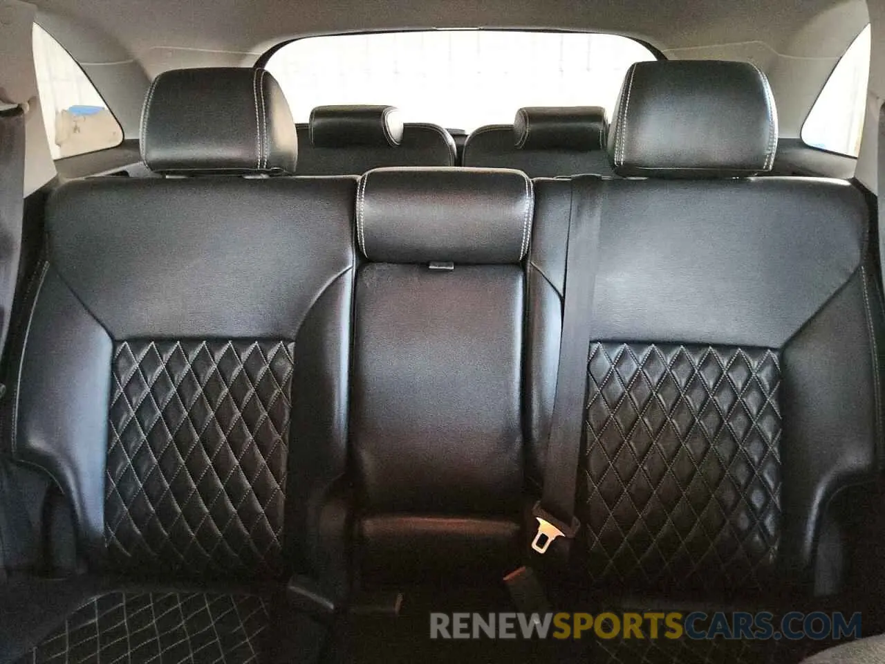10 Photograph of a damaged car 5XYPG4A34KG531645 KIA SORENTO 2019