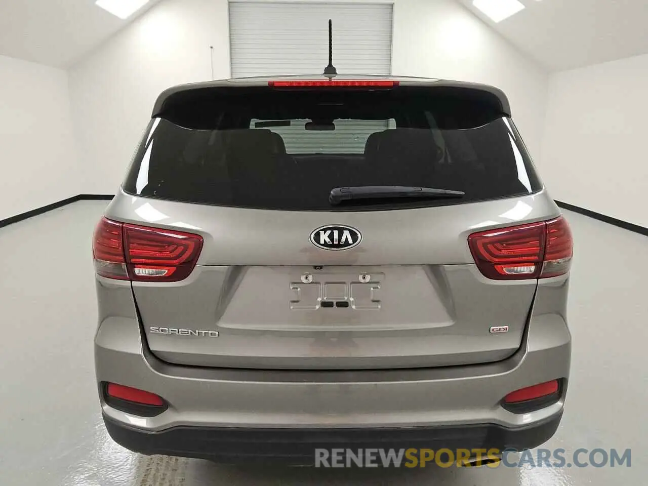6 Photograph of a damaged car 5XYPG4A34KG531645 KIA SORENTO 2019