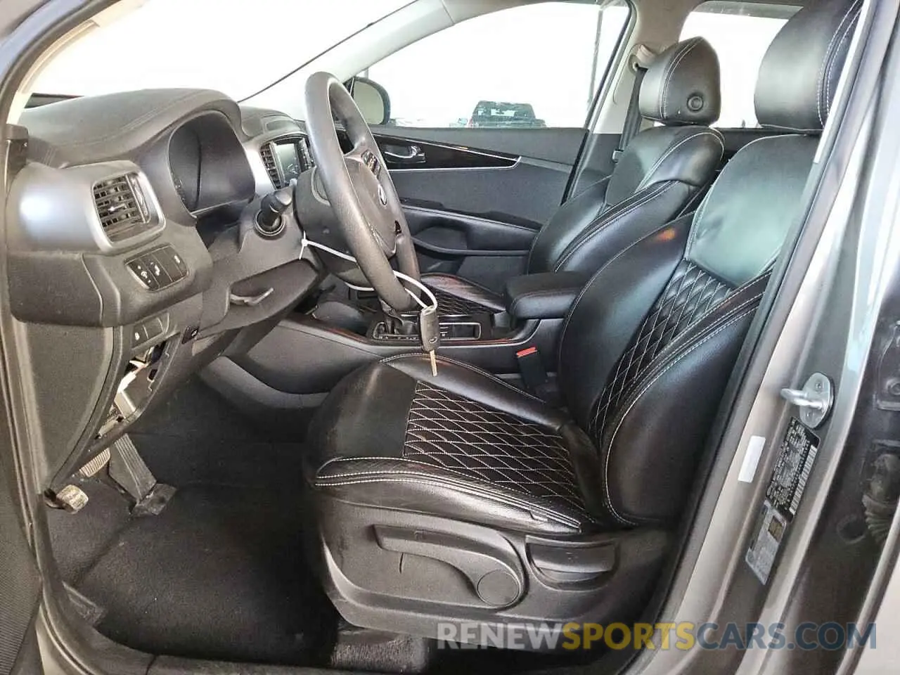7 Photograph of a damaged car 5XYPG4A34KG531645 KIA SORENTO 2019