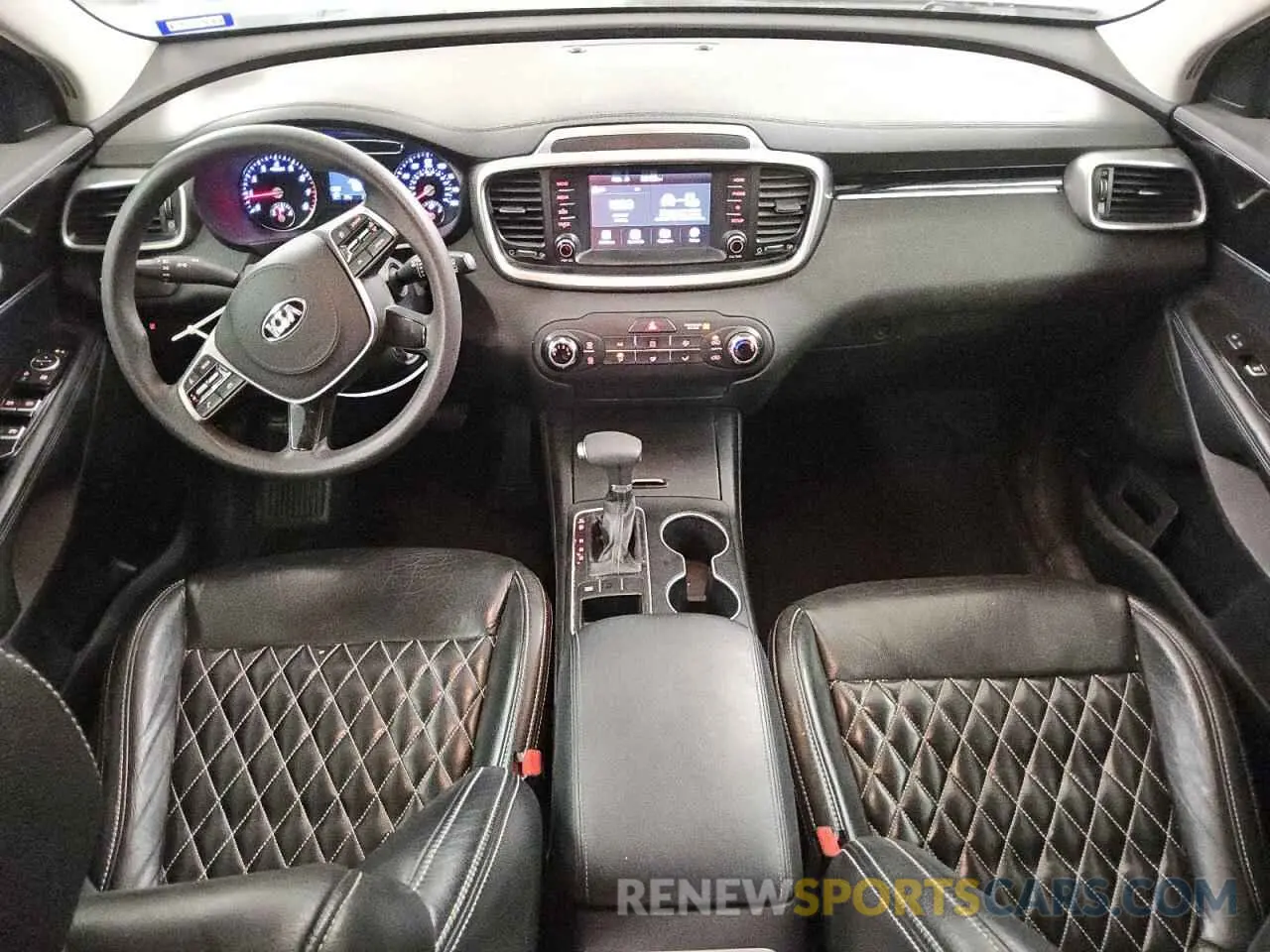 8 Photograph of a damaged car 5XYPG4A34KG531645 KIA SORENTO 2019