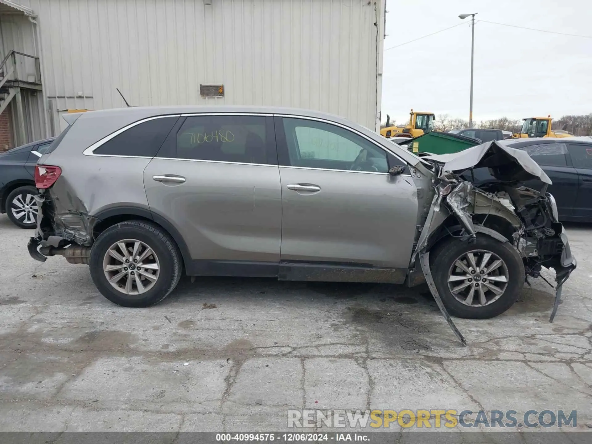 12 Photograph of a damaged car 5XYPG4A34KG534299 KIA SORENTO 2019