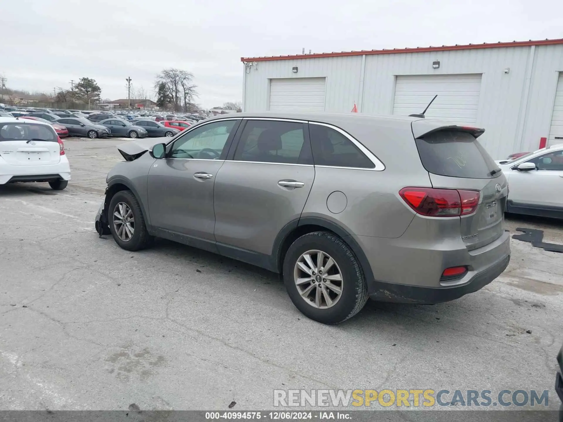 3 Photograph of a damaged car 5XYPG4A34KG534299 KIA SORENTO 2019