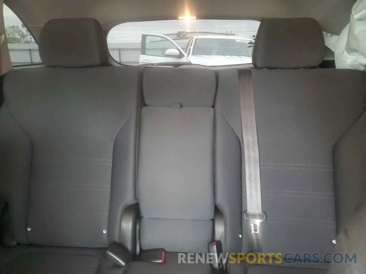 10 Photograph of a damaged car 5XYPG4A34KG536814 KIA SORENTO 2019