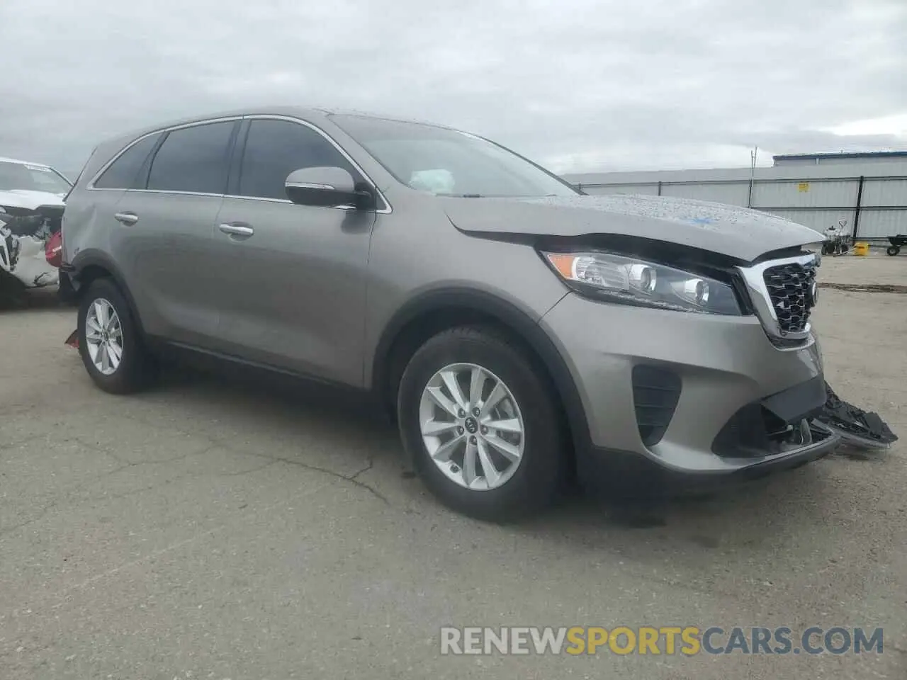 4 Photograph of a damaged car 5XYPG4A34KG536814 KIA SORENTO 2019