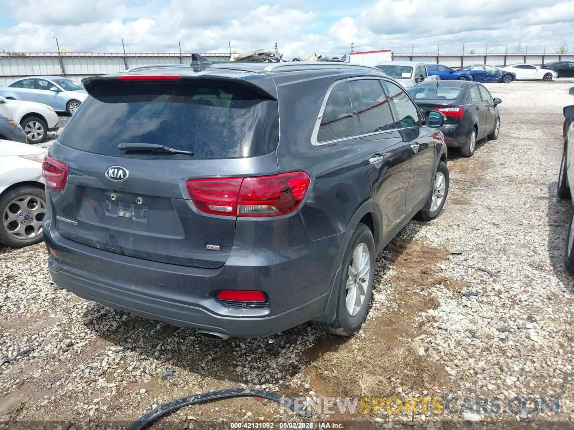 4 Photograph of a damaged car 5XYPG4A34KG538689 KIA SORENTO 2019