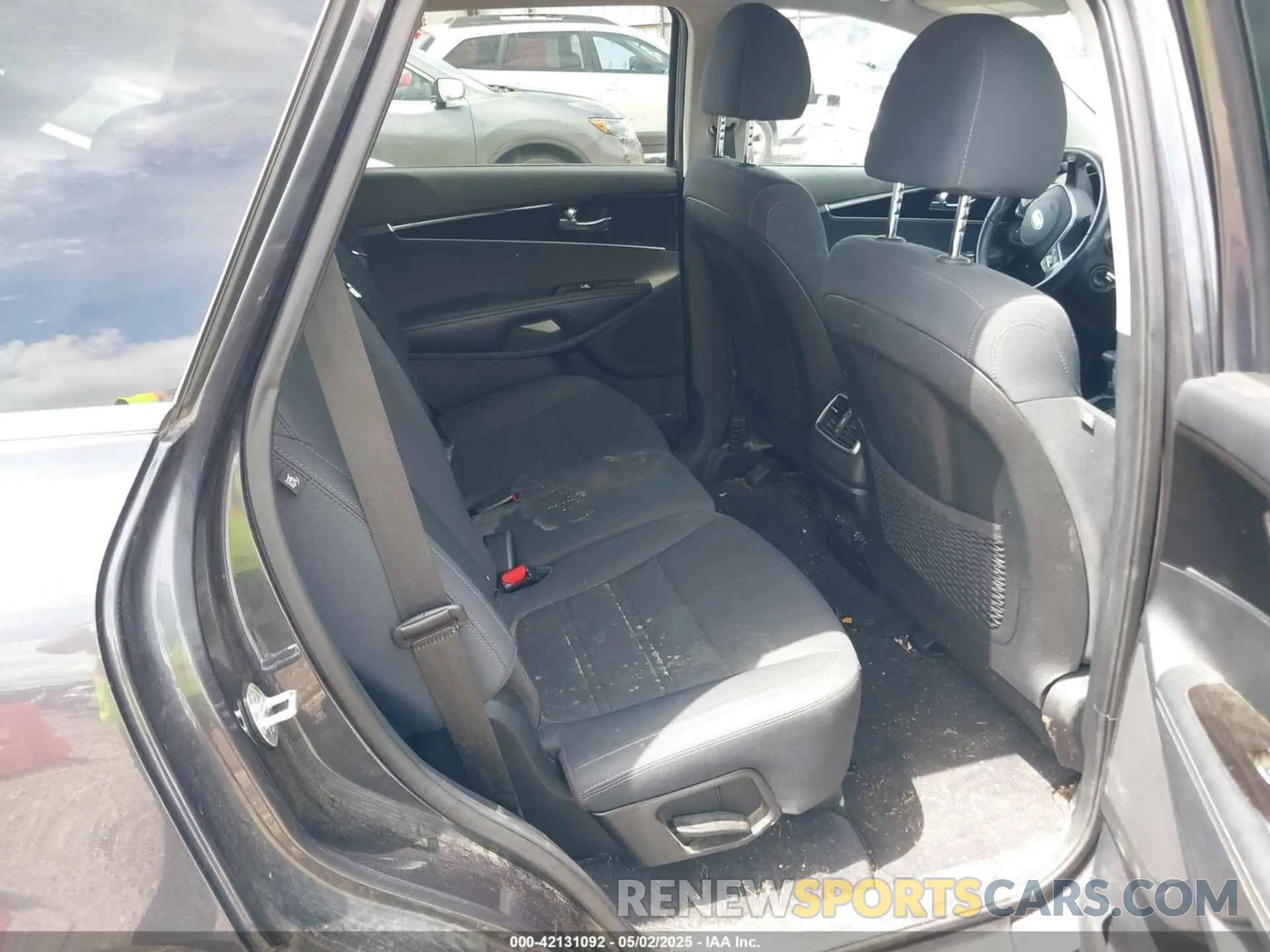 8 Photograph of a damaged car 5XYPG4A34KG538689 KIA SORENTO 2019