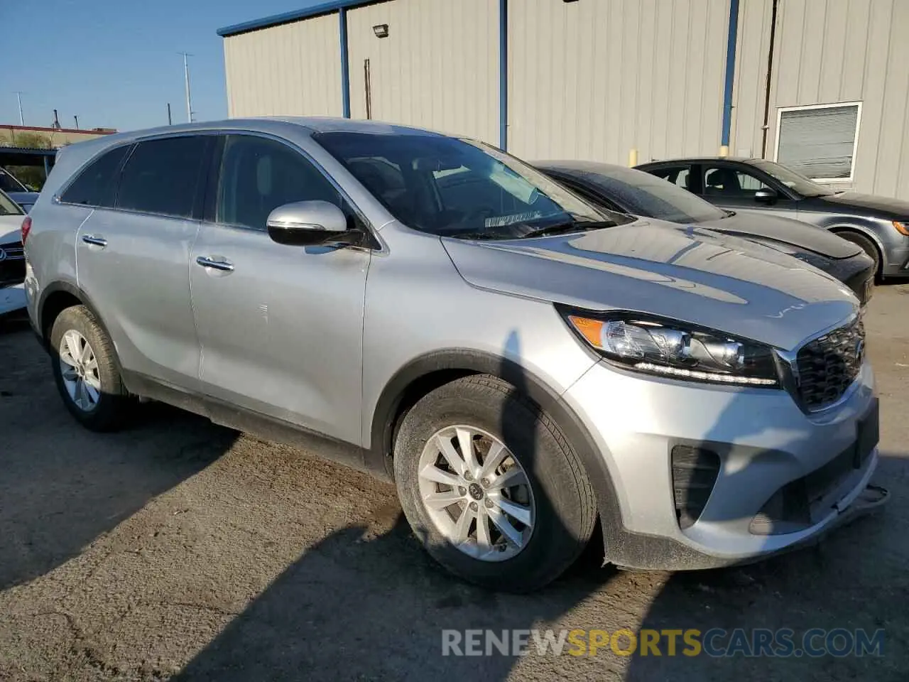 4 Photograph of a damaged car 5XYPG4A34KG566802 KIA SORENTO 2019