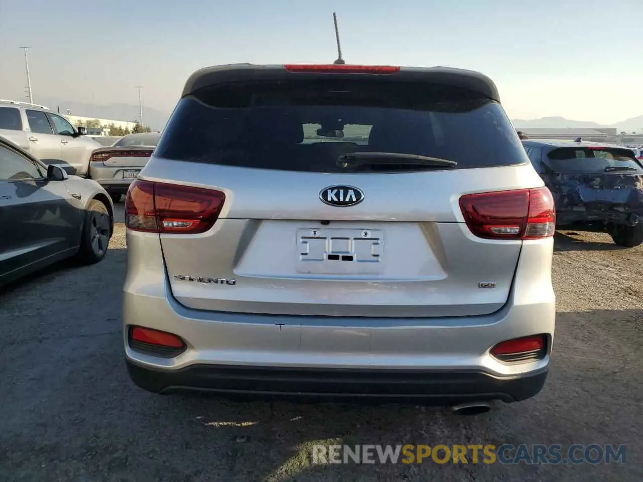 6 Photograph of a damaged car 5XYPG4A34KG566802 KIA SORENTO 2019