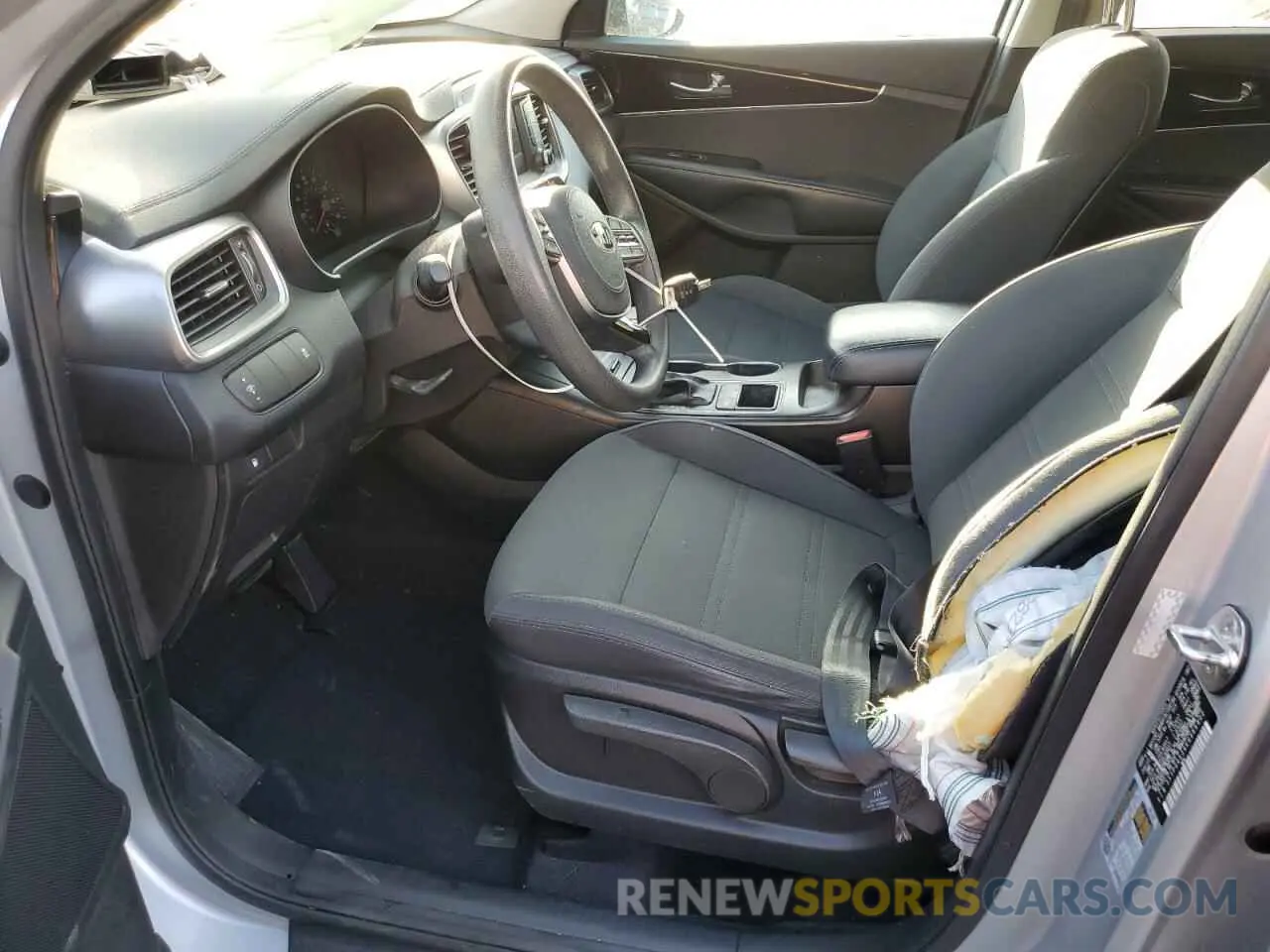 7 Photograph of a damaged car 5XYPG4A34KG566802 KIA SORENTO 2019