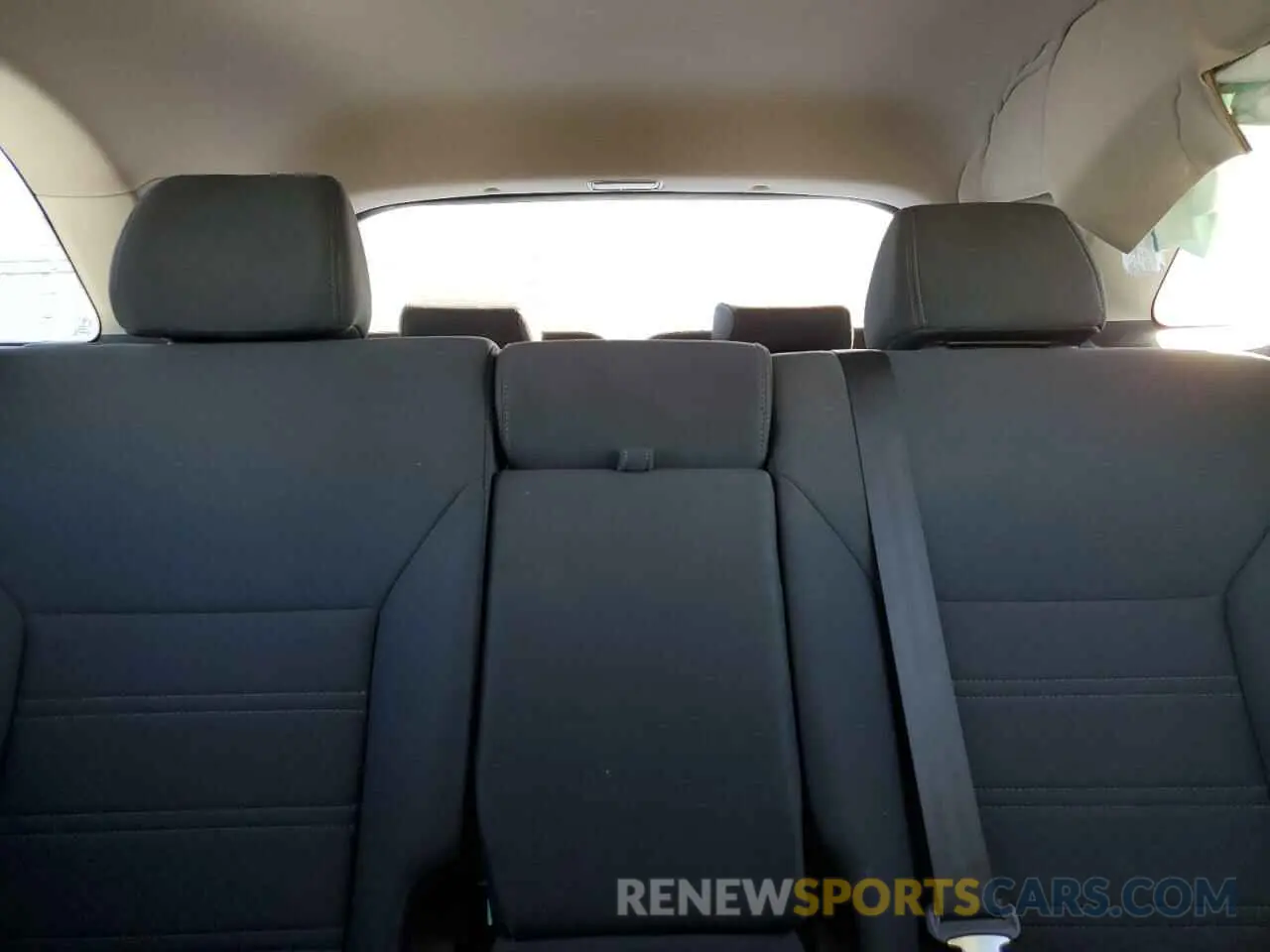 10 Photograph of a damaged car 5XYPG4A34KG571062 KIA SORENTO 2019