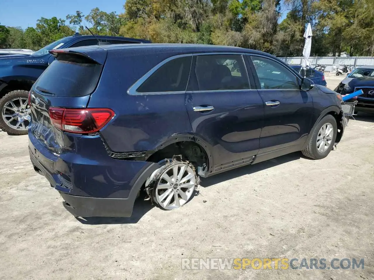 3 Photograph of a damaged car 5XYPG4A35KG433790 KIA SORENTO 2019